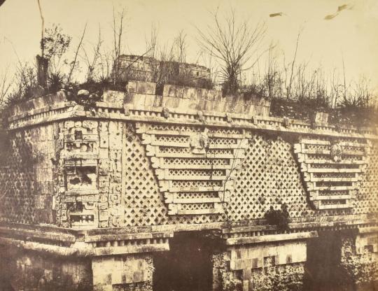 Détail de la façade orientale du palais des nonnes à Uxmal (Yucatan)