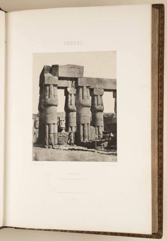 Thebes. Louqsor. Groupe de colonnes dans le palais