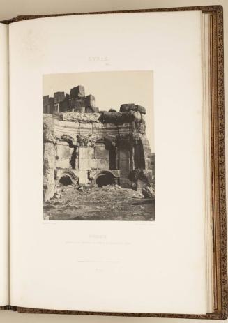 Syrie. Baalbeck.  Hémicycle de l’enceinte des temples du soleil et de Jupiter