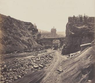 Vue des chantiers prise du milieu de la Rue Monbrion