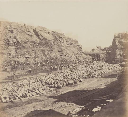 Vue des chantiers prise du haut de la Rue des Phocéens