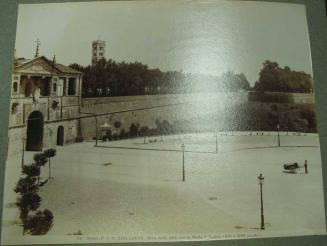 LUCCA - Mura della citta con la porta S. Pietro.  ( XVI e XVII secolo.