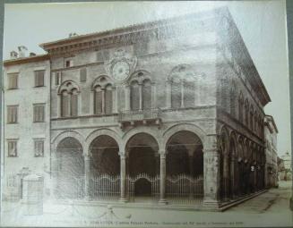 LUCCA - L'antico Palazzo Pretorio.  ( Cominciato nel XV secolo e terminato nel 1580. )