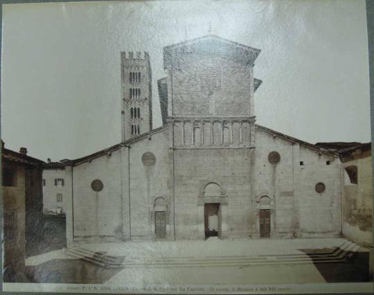 LUCCA - Ciesa di S. Frediano.  La Facciata.  ( XI secolo, il Musaico e del XIII secolo. )