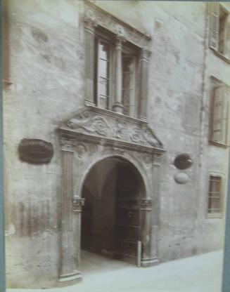 Palazzo Calzaveglio. The door