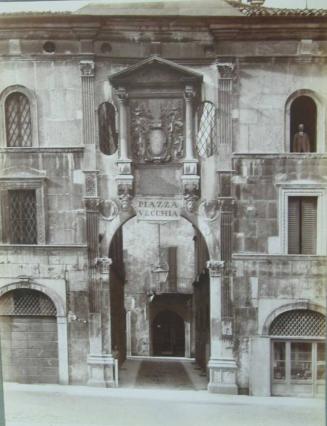 Monte di Pieta(pawn-shop). Door and fake window.