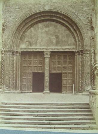 Church of Carmine. The door