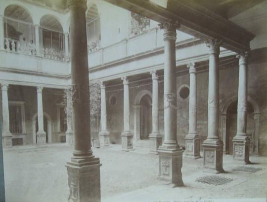 House #68 on Pignolo street (Bergamo). The courtyard.