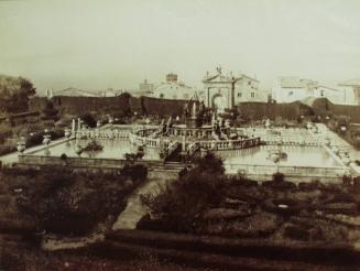 The Gran Basin in the garden of the Villa and Panorama.