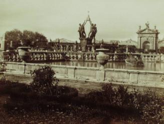 One part of the basin of the garden of the villa.