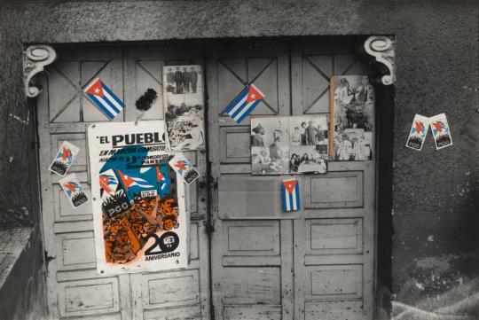 from the series Murales y banderas