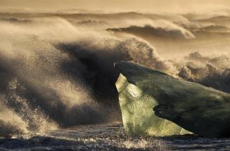 Emerald Berg in Waves, Jökulsárlón, Iceland