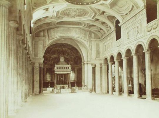 Chiesa di S. Pietro in Vincoli. L'interno.