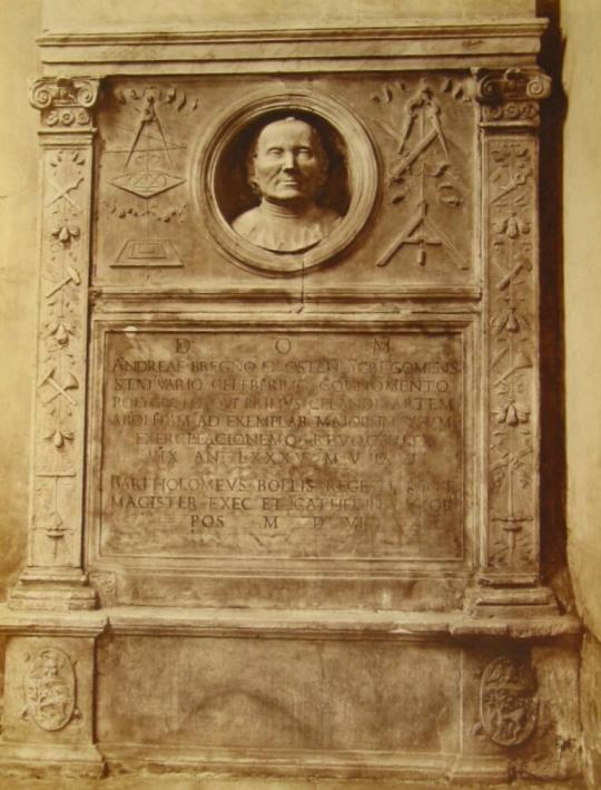 Chiostro di S. Maria sopra Minerva. Monumento di Andrea Bregno.