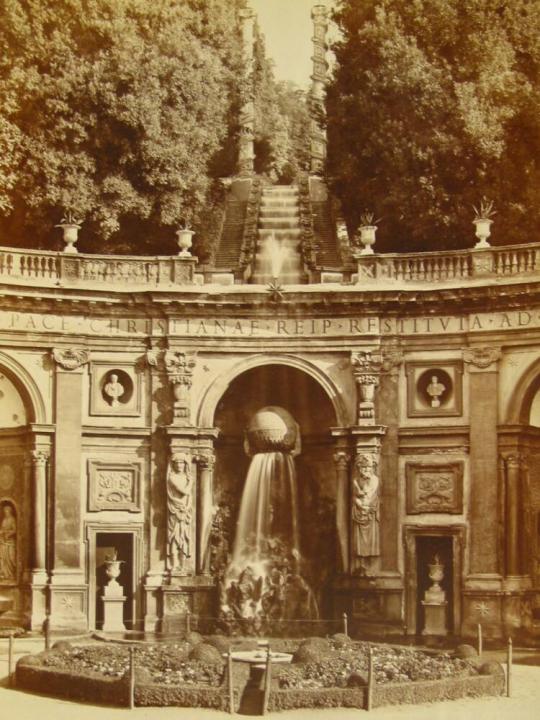 Frascati - Villa Aldobrandini. Un dettaglio della cascata principale.