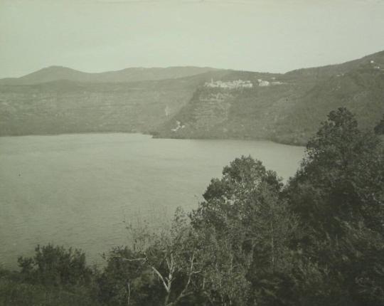 Nemi - Prov. di Roma. Panorama del Lago e del Villaggio omonimo.