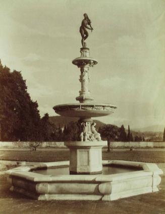 FIRENZE-Dintorni. Villa Reale della Petraia. Fontana della Venere. (Opera del Tribolo, la statua e' di Giovan Bologna).