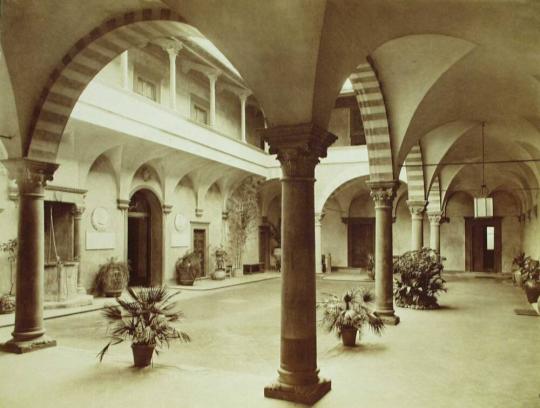 FIRENZE-Dintorni.  Villa Bondi gia degli Alighieri. Il Cortile. (Rinascimento).