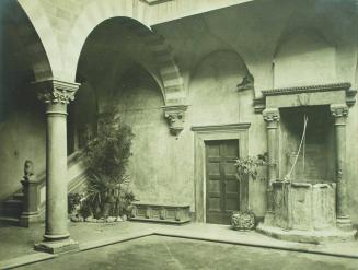 FIRENZE- Dintorni. Villa Bondi gia degli Alighieri. Cortile, un particolare col Pozzo.(Rinascimento).