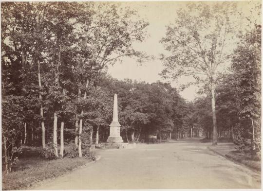 [La Croix Catelan, Bois de Boulogne, Paris]