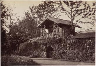 [Extérieur de la Loge Impériale au Théâtre des Fleurs, Pré Catelan, Bois de Boulogne, Paris]