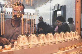 Shopping for gold: Karrada Dahkil Avenue, Baghdad