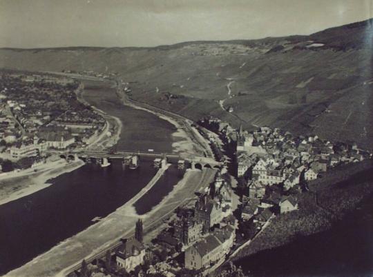 Mosel River: Bernkastel