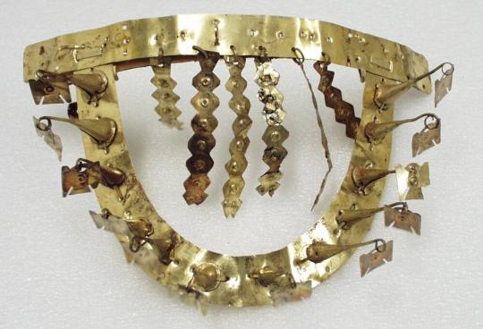 Arched Body Ornament with Projecting Dangles