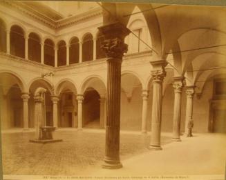 Palazzo interior courtyard - Lion on central fountain