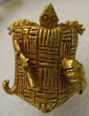 Ring surmounted by a turtle