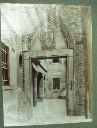 Corte delle Muneghe.  La Porta