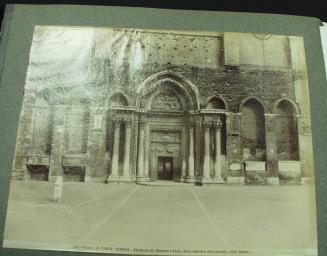 Chiesa dei SS. Giovanni e Paolo.  Parte inferiore della facciata.