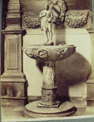 PADOVA - BBasilica di S. Antonio, Pila dell'acqua benedetta. (XV Secolo, la statua è attribuita a T. Lombardo)