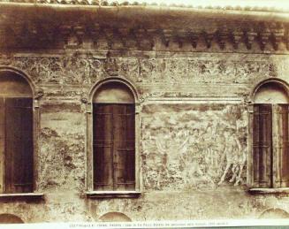 N. 19496  PADOVA - Casa in Via Pozzo Dipinto.  Un particolare della facciata. (XVI secolo.)