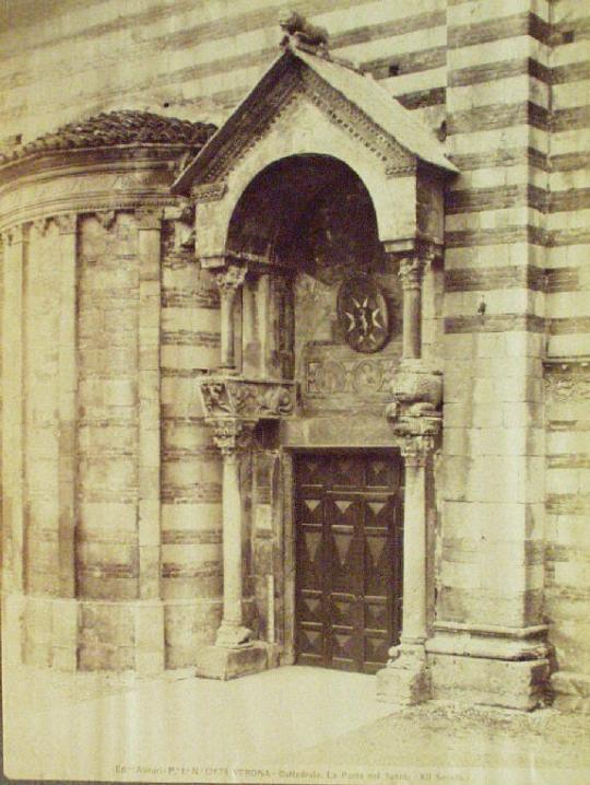 P.I.N. 12673 VERONA - Cattedrale.  La Porta nel fianco. (XII Secolo.)