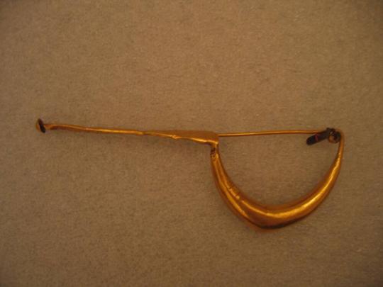 Bow Fibula