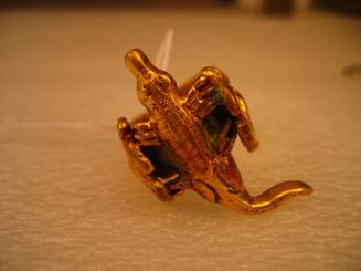 Ring surmounted by an alligator and two crabs