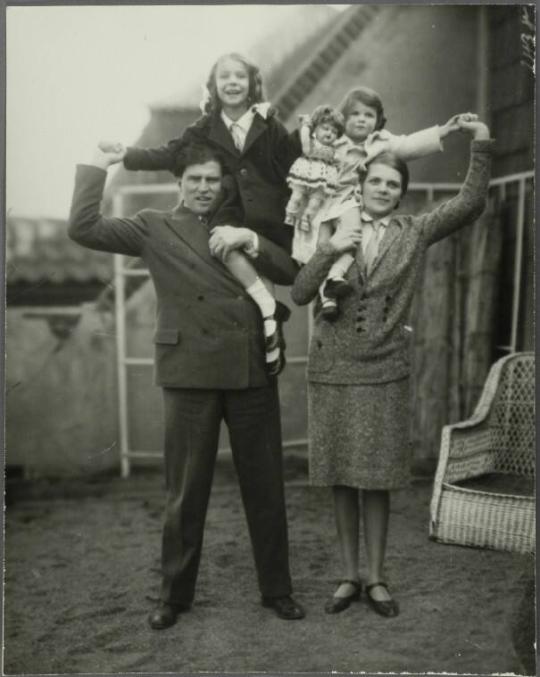 Carl Zuckmayer with family on the terrace of his apartment