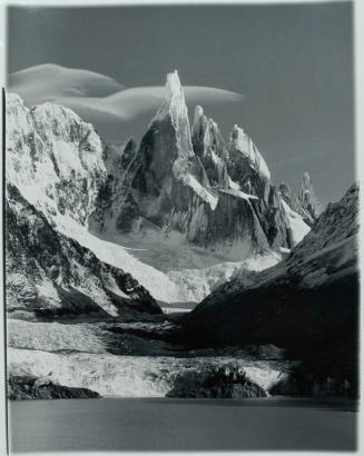 Cerro Torre 3.128 m.  Andes australes de la Patagonia, Parque Nacional Los Glaciares, Argentina